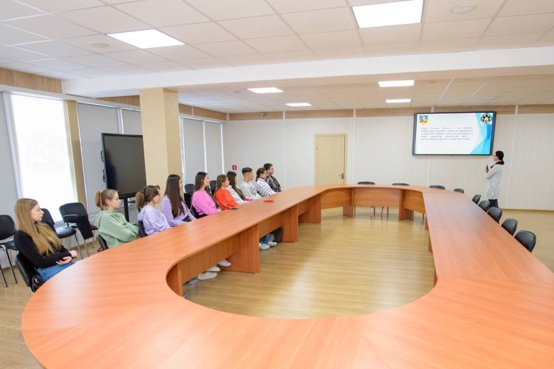 Першокурсники у Симуляційному центрі
